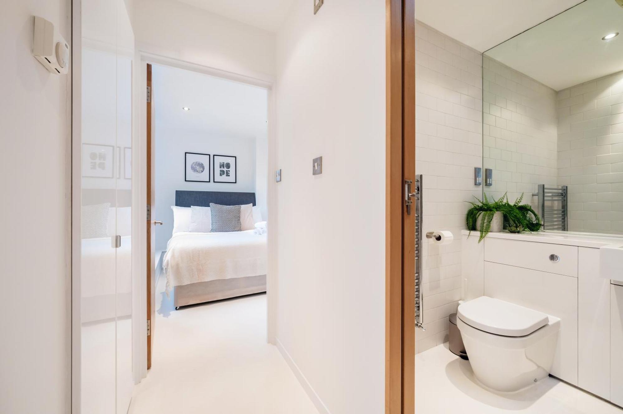 Huge & Central 3 Bedr, 4 Beds, Covent Gdn